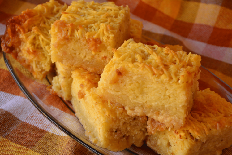 Bolo de mandioca fofinho e fácil