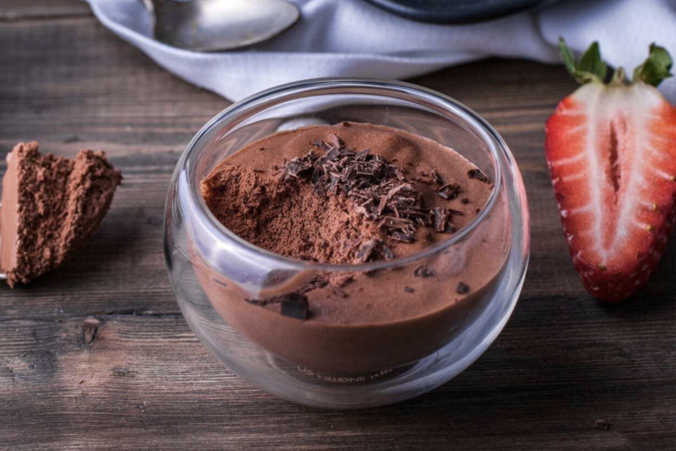 Mousse de chocolate meio amargo com café