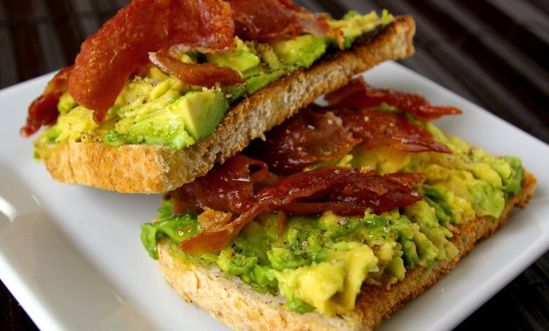 Sanduíche de Avocado e Bacon