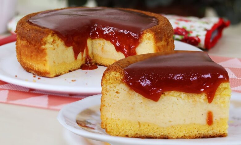 Bolo de fubá com queijo e goiabada, perfeito e delicioso