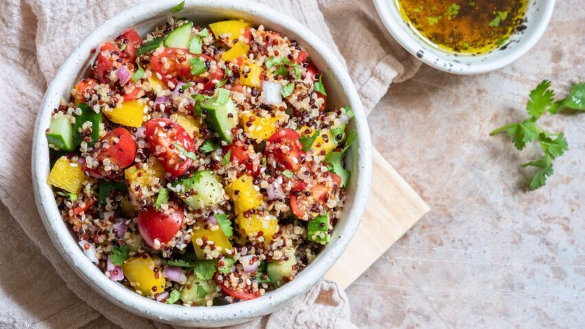 Como cozinhar quinoa para salada e seus benefícios