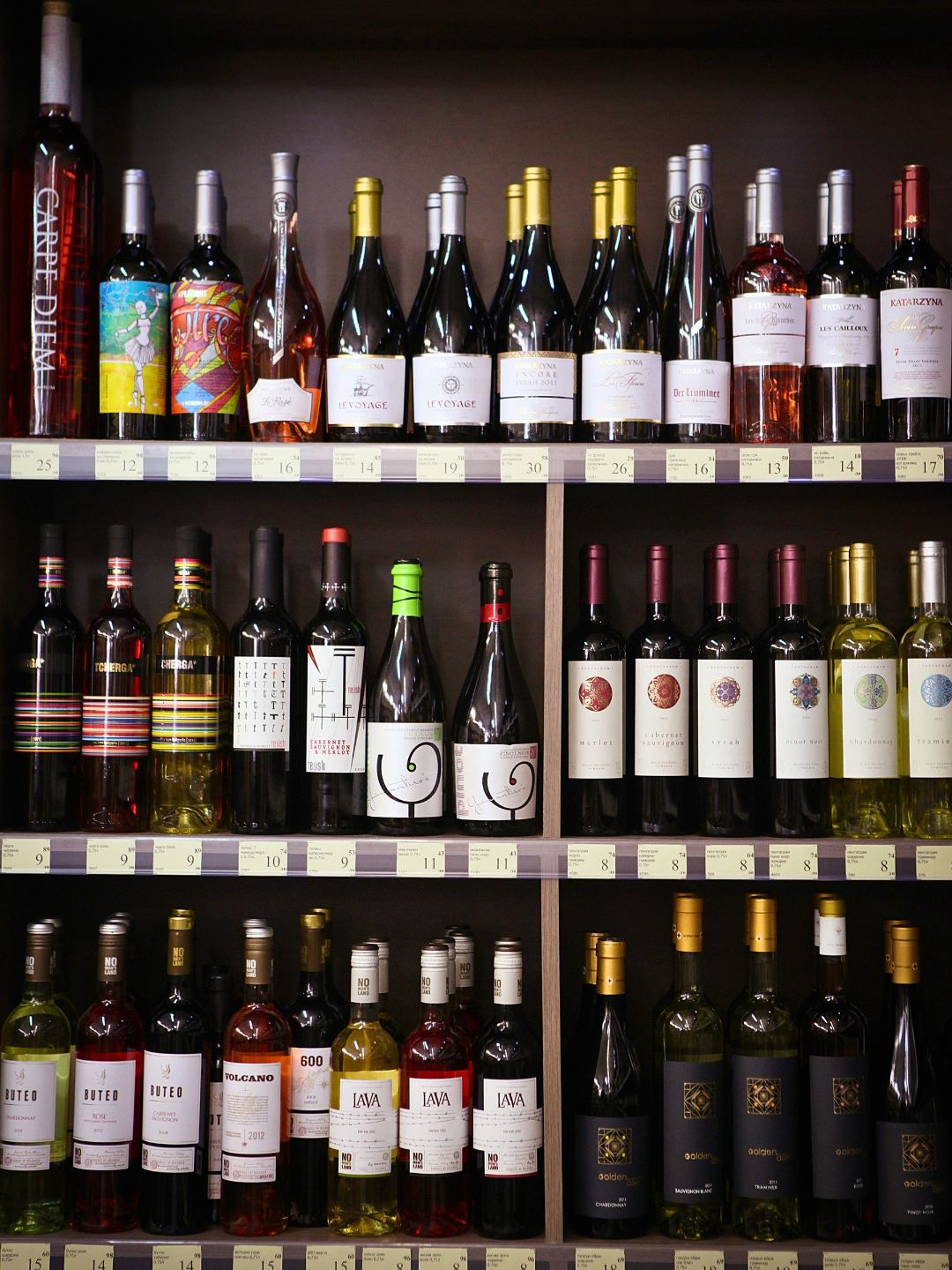 Como escolher e servir um bom vinho