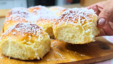 Pão doce fofinho de coco com leite condensado