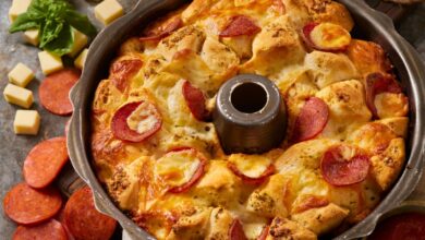 Torta de Calabresa com Queijo e Azeitonas