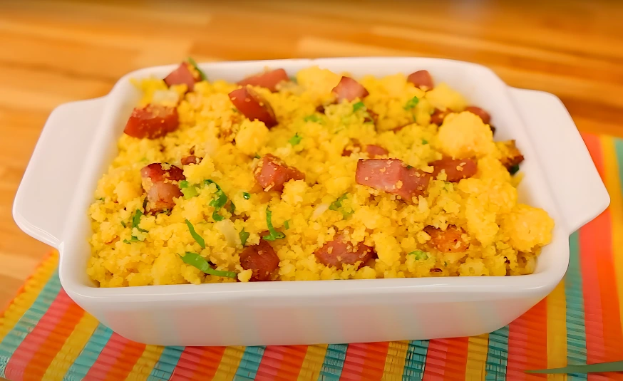 Farofa de Cuscuz com Bacon e Calabresa